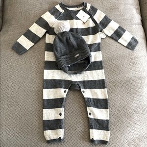 BNWT Gap Baby 2pc set onesie and hat size 12-18 months